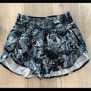 Lululemon tracker shorts size 6